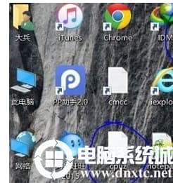 Win10桌面图标变成白色怎么办
