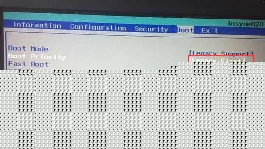 把Boot Priority设置成Legacy First