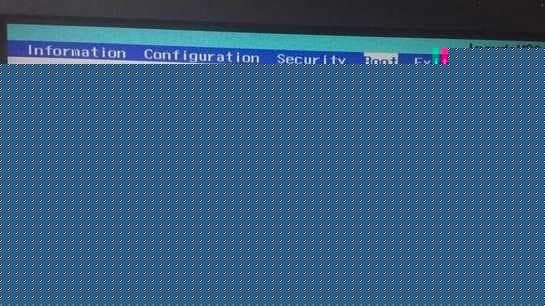 把Boot Priority设置成Legacy First